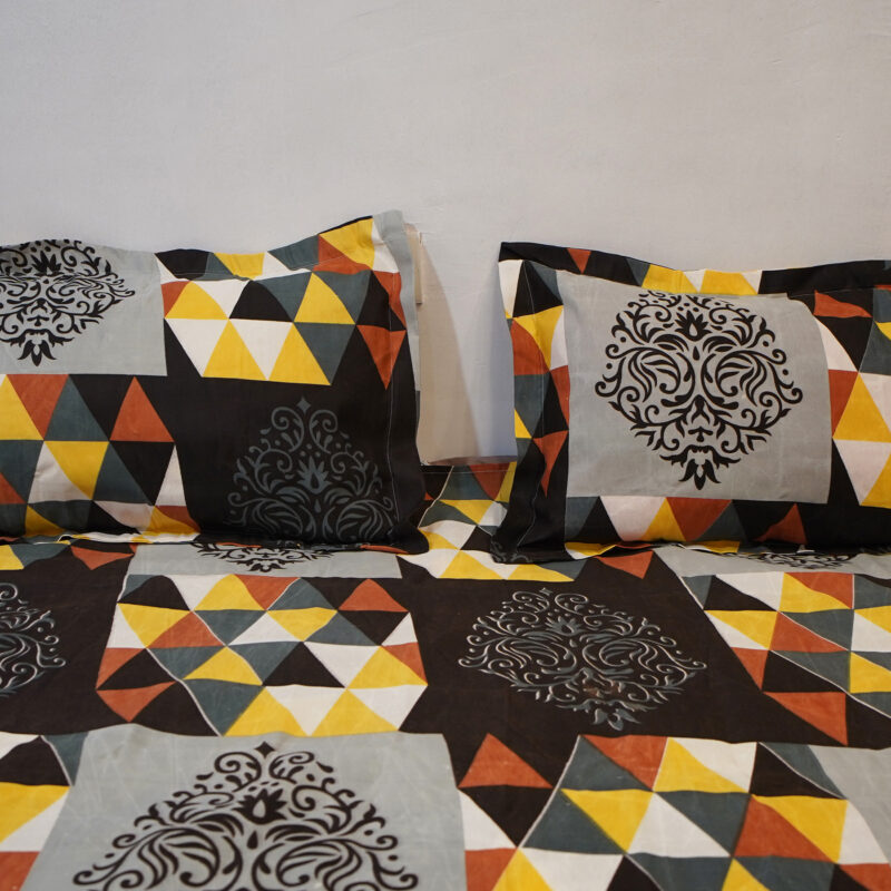 Premium Glace Cotton Bedsheet with 2 pillow covers - Image 3